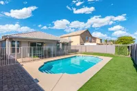 Sunny 4BR Getaway w/ Private Pool - 2-Star