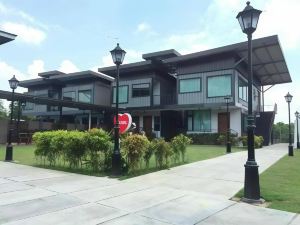 Kluang Container Swimming Pool Hotel