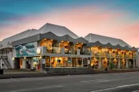 The White Morph - Heritage Collection Hotels near Encounter Kaikoura (Dolphin Encounter)