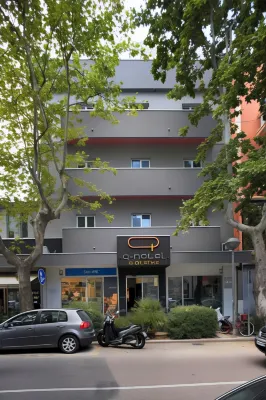 Q Hotel