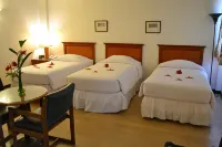 West Plaza Malakal Hotels in der Nähe von Dolphins Pacific