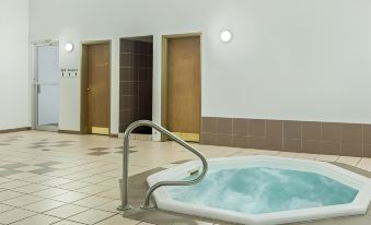 Super 8 by Wyndham Hinton