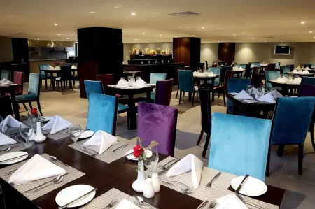 Avari Xpress, Islamabad Отели рядом с достопримечательностью «Раджа Базар»