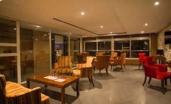 Cloud Hotel & Suites