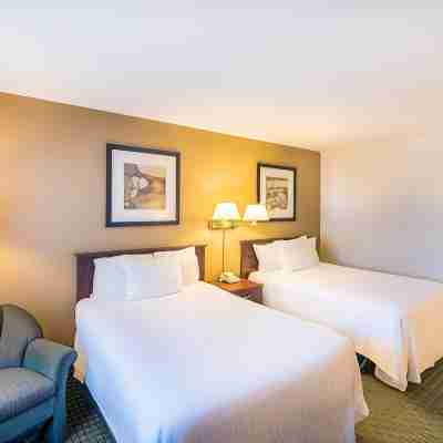 Ramada by Wyndham Thunder Bay Airlane Hotel Rooms