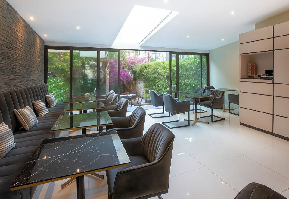 생 조지 니스 호텔