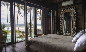 Absolute Beachfront Villa Laut