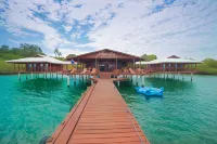 Aqui Hoy cabañas Hotel dekat Isla Bastimentos