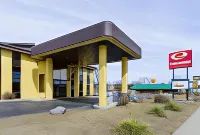 Econo Lodge Inn & Suites