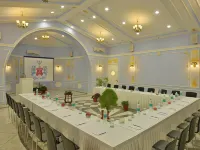 Cama Rajputana Club Resort Hotels in Маунт-Абу
