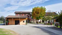 Agriturismo la Razza Hotels in Viano