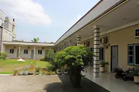 Penginapan Transit Tomato Hotels in Sena