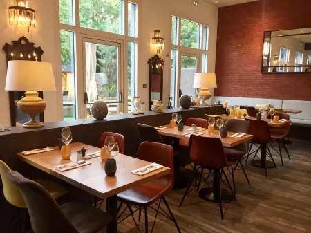 Hôtel Mercure Paris Porte de Pantin Отели рядом с достопримечательностью «Paris Event Center»