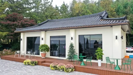 Yeongam Rock On Glamping and Caravan Отели рядом с достопримечательностью «Daebul University»