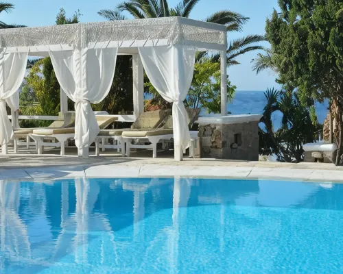Zephyros Hotel berhampiran Pantai Paraga