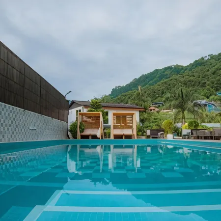 Majestic Lake Front Hotel & Suites