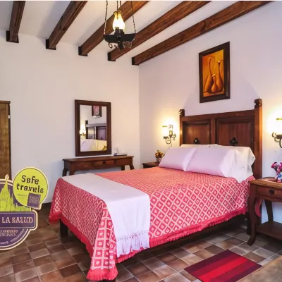 El mesón del Quijote โรงแรมใกล้โบสถ์เซนต์มีคาเอล อัครทูตสวรรค์