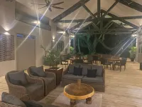 Coconut Beach Resort Hotel di Tavewa Island