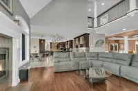 Mokena Manor: Luxury Living - Your Elite Escape!