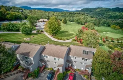 4BR/4Bath Townhome w/AC, Walk to Ski, Golf, Tennis, Hiking and More!