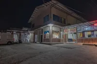 RedDoorz Plus at Bukit Cinta Street Balikpapan Hotels in Balikpapan