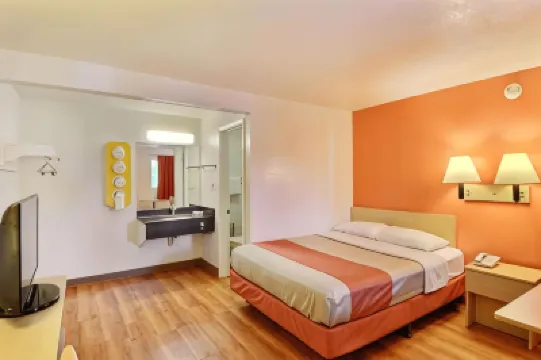 Travelodge by Wyndham Brattleboro VT Hotel di 