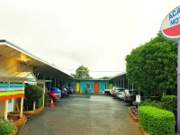 Acacia Motel - parking
