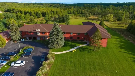 Open Hearth Lodge Отели в г. Эфрейм