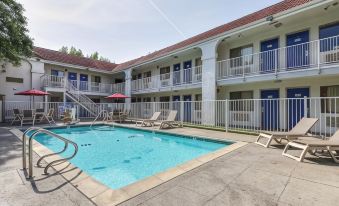 Motel 6 Pinole, CA