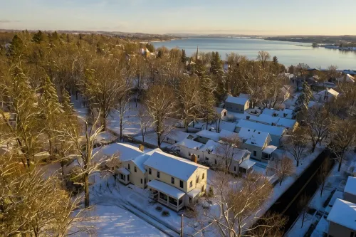 34 State "Historic Luxury Suites" Skaneateles Hotels in Spafford