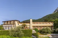 Hotel Meandro - Lake View Hotel dekat Ristorante Pizzeria Centomiglia