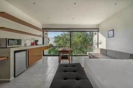 Great Located Spacious Loft W/Amazing Rooftop Pool