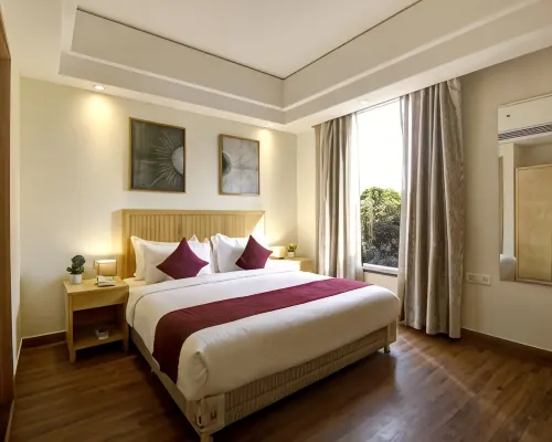 Saltstayz Select - Galleria Market & Golf Course Road Hotels near IndiGo