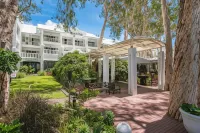 Elysium Private Apartments at Beach Club & Spa