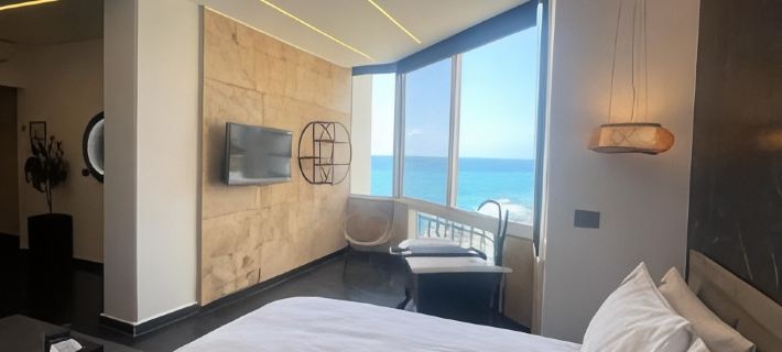 Gondola Marine Resort Hoteles en Jbeil