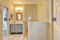 Cozy villa a short walk from the beach ready for your family.