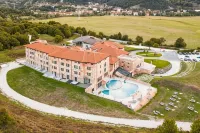 Aqua Montis Resort & Spa فنادق في Province of L'Aquila
