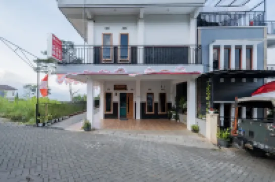 RedDoorz at Omahku Guest House Batu
