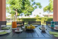 Villa Seaside - Beach Retreat with Jacuzzi