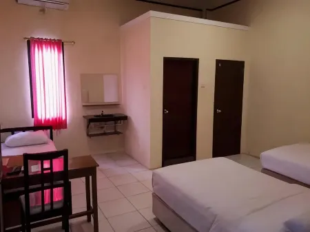 RedDoorz at Hotel Rumberpon Sorong Отели в г. West Sorong