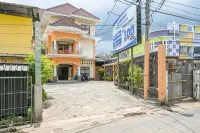 RedDoorz Syariah @ Jalan Simpang Gajayana Hotel dekat Perpustakaan UM