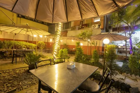 Hotel Sekai Отели рядом с достопримечательностью «City Motorbike»