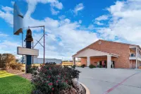 Super 8 by Wyndham Pleasanton