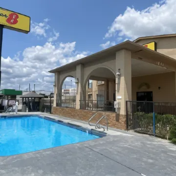 Super 8 by Wyndham Decatur Texas