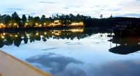 RuenNamyen Resort Amphawa 사뭇송크람 호텔