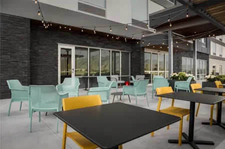 Home2 Suites by Hilton Tooele Отели в г. Lake Point