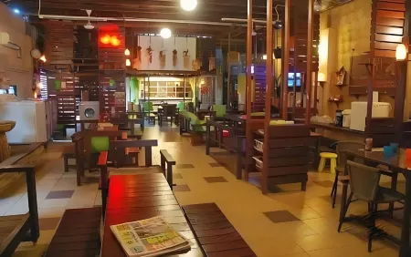 TNT Novelty Vacation House Отели в г. Hilir Perak