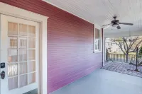 Spacious 4-bedroom house in enjoyable Shreveport with WiFi, AC