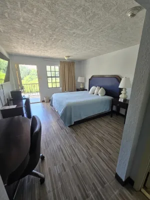 Best Price Motel & Suites Hotel in zona Shangri La Botanical Gardens and Nature Center