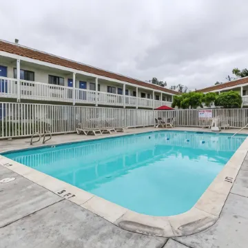 Motel 6 Salinas, CA - North Monterey Area Отели в г. Салинас